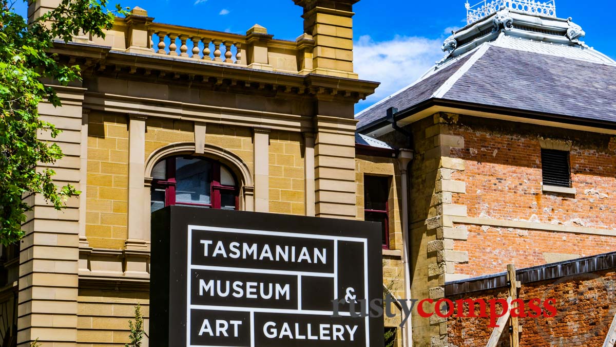 Tasmanian Museum and Gallery in the old Commissariat building.